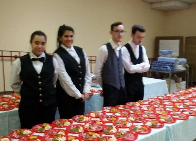 Stefania Bonaldi partecipa al  Pranzo presso la RSA di via Zurla a Crema