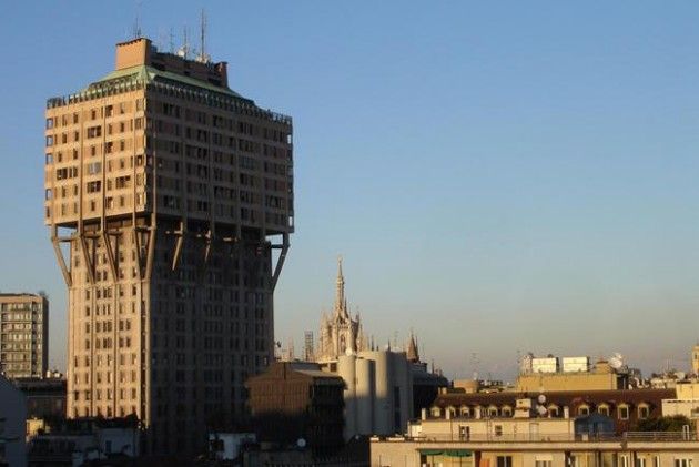 Milano - Domani accensione della facciata della Torre Velasca 