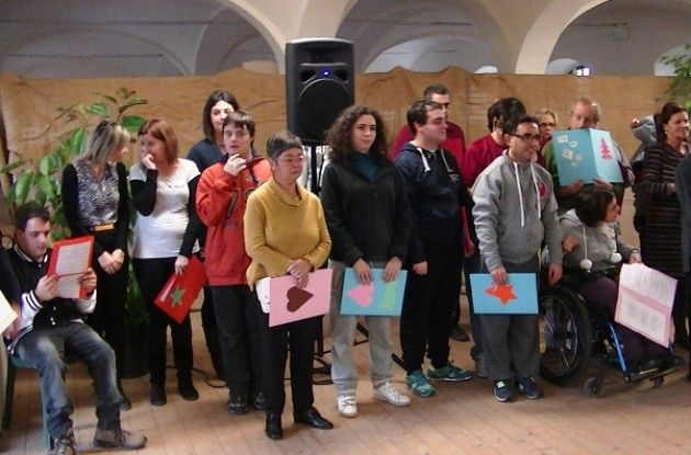 I ‘ragazzi’ di Agropolis hanno fatto gli auguri di Natale alla città (Video)