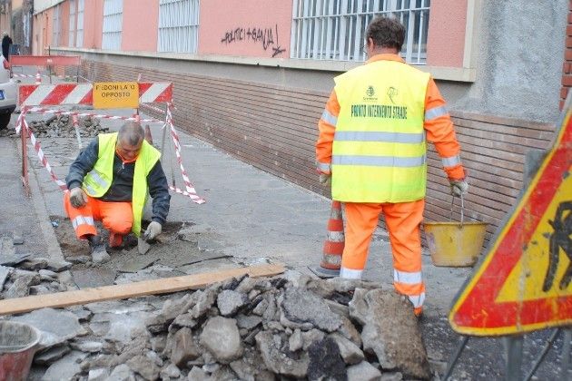 Lavori stradali a Cremona, programmate riparazione buche e sistemazione marciapiedi