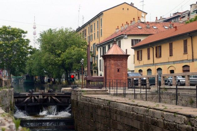 Milano -Via Ascanio Sforza pedonale per le feste di Natale
