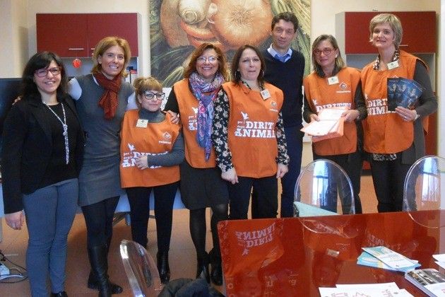 Lega Anti Vivisezione Cremona, consegnata la petizione ‘Per un circo senza animali’