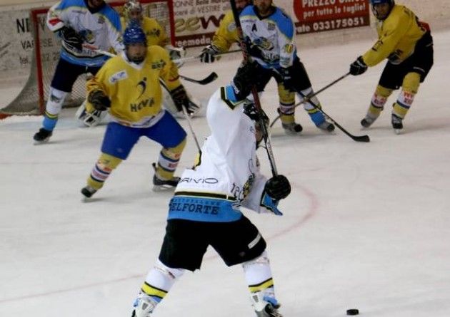 Varese - Domenica pre natalizia eccezionale con i Killer Bees e Ice Sport Varese