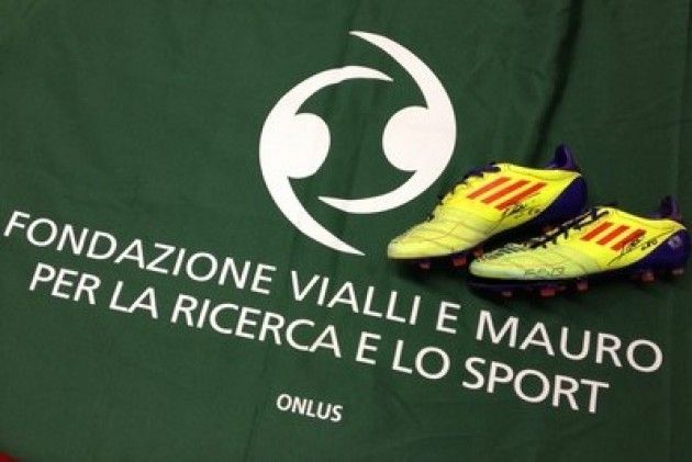 Fondazione Vialli e Mauro, le scarpe di Messi all’asta per la ricerca sulla SLA