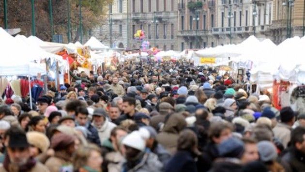 Milano - Successo per i 30 mercatini nelle nove zone della città