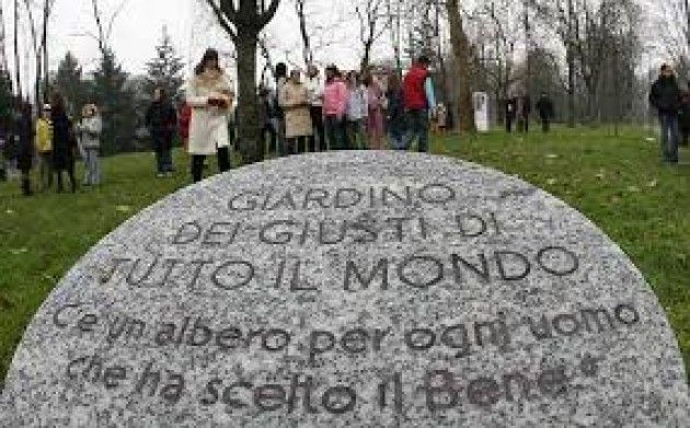 Un ricordo nel giardino dei Giusti di Milano per la Regina Elena di Romania