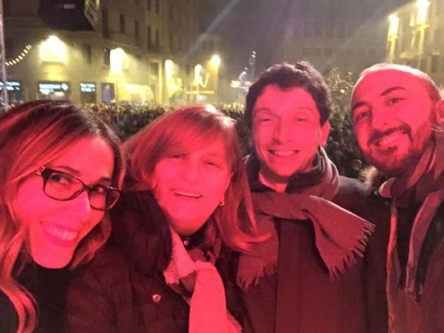 Cremona Tanta gente in piazza Stradivari per il buon anno 2016 Il saluto del sindaco Galimberti