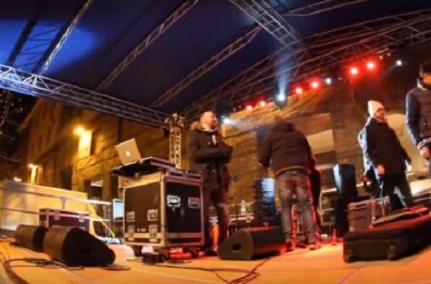 Cremona Tanta gente in piazza Stradivari per il buon anno 2016 Il saluto del sindaco Galimberti
