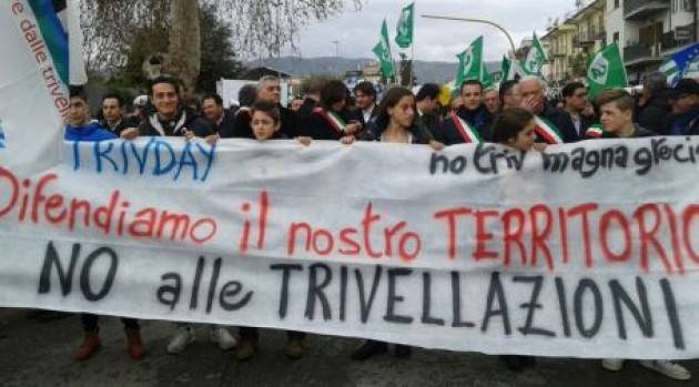 Presidio Befana 2016  contro lo sfruttamento del territorio davanti alla SNAM di Cremona