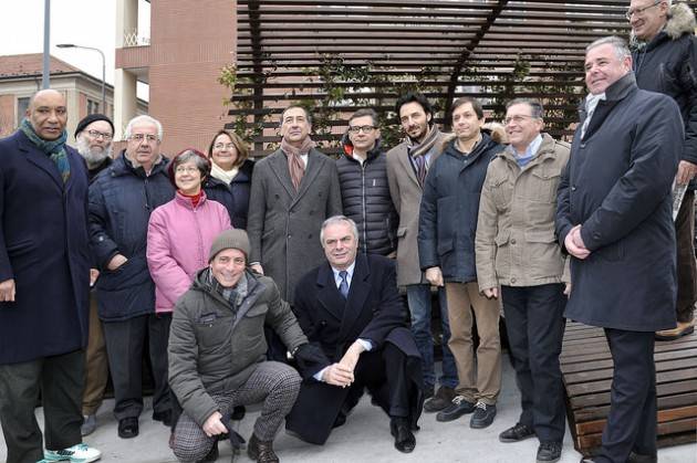 Milano - Cinque panchine di Expo installate nel Giardino delle Culture 
