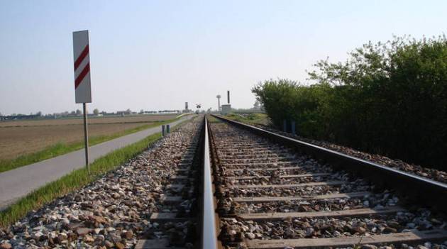 Bergamo - Sì del ministro Delrio al raddoppio della linea ferroviaria Ponte-Bergamo-Montello e arrivano 8 milioni di euro per la progettazione del collegamento Bergamo-Orio