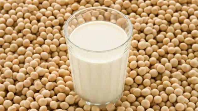 Il salasso dei drink vegetali: costano il doppio del vero latte fresco