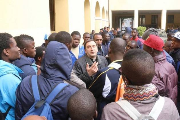 Pianeta migranti. Intervista a don Antonio Pezzetti direttore della Caritas cremonese.
