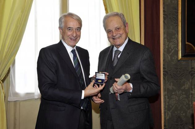 Milano - Il Sindaco consegna Ambrogino d'Oro al professor Giorgio Cosmacini 