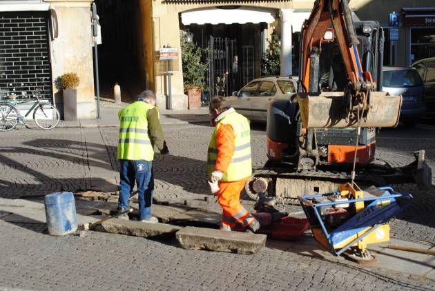 Cremona Programmate riparazione buche e sistemazione marciapiedi