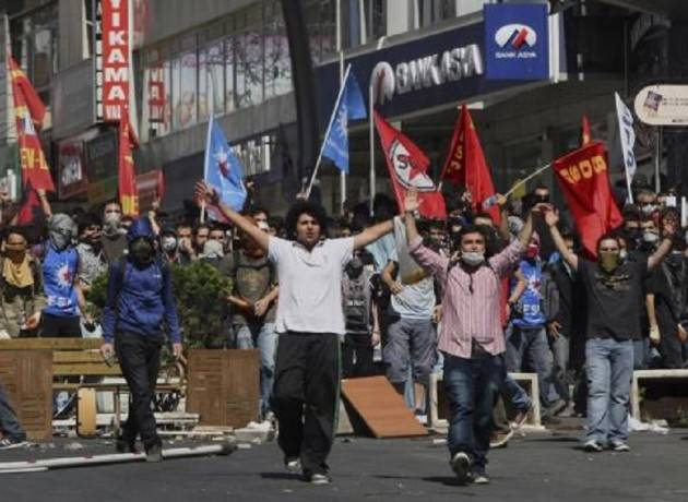 Turchia. Amnesty Con l’arresto del 19 accademici intensificata la repressione