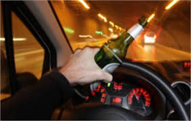 Bergamo - Fermato in via Moroni per guida in stato d’ebbrezza