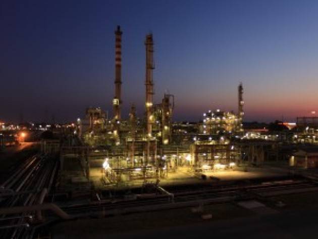 Mantova - Eni si ferma per 8 ore sciopero al petrolchimico versalis di mantova