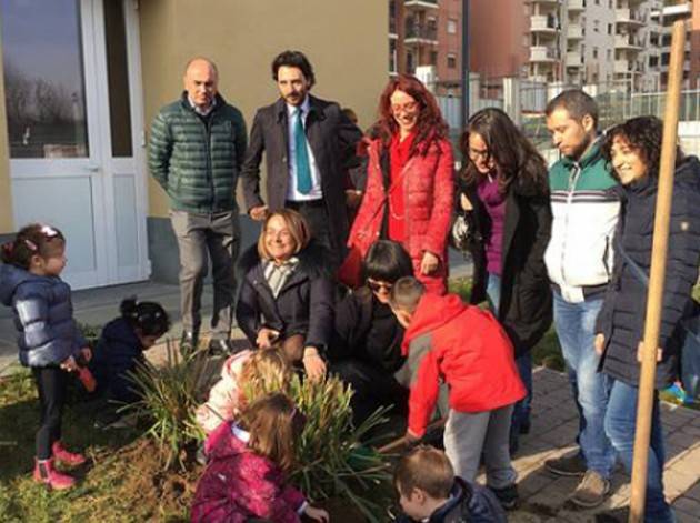120 piante da padiglioni Angola e Russia alla scuola Rubattino di Milano