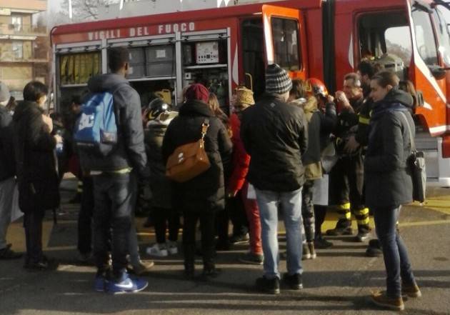 Gli studenti disabili in visita alla Caserma dei Vigili del Fuoco di Crema