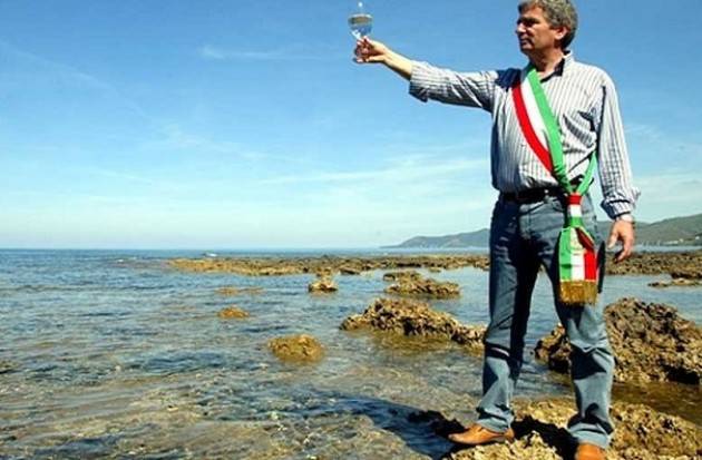 Il sindaco pescatore di Massimo Negri – Casalmaggiore (CR)