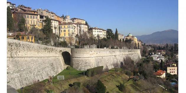 Bergamo - Scatta la sistemazione di muri sui Colli
