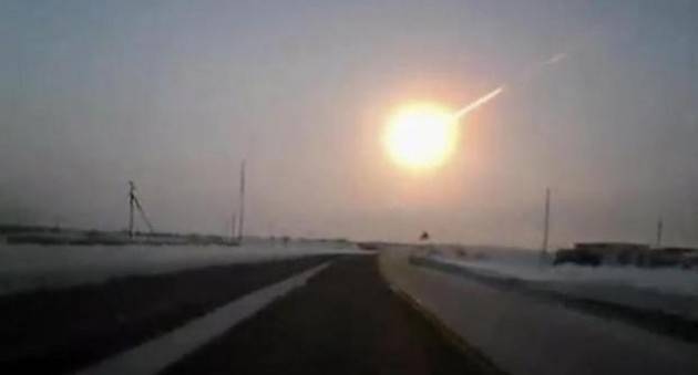 Accadde Oggi 15 febbraio 2013 – Meteorite esplode regione  Urali  1000 i feriti.