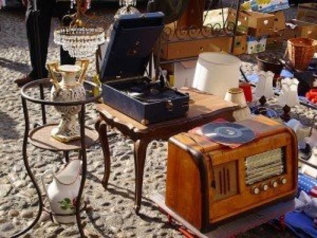Brescia - San Faustino: 'La vedova allegra' e 'Antiquari in piazza'  