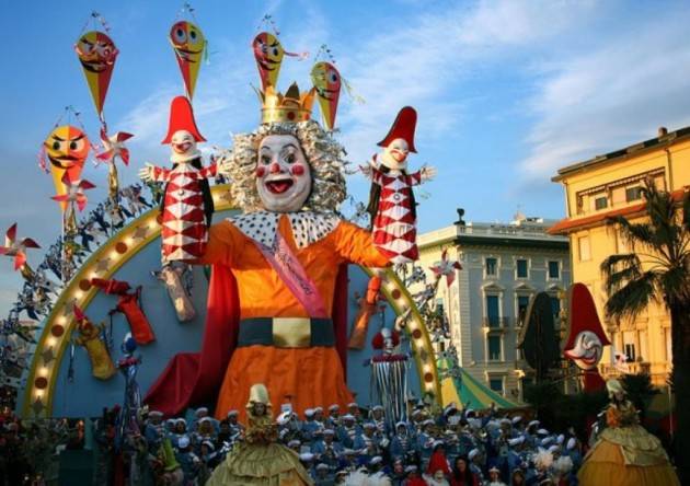 Milano - Carnevale Ambrosiano: Migliaia di bambini in festa alle sfilate
