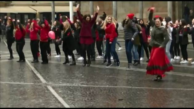 (Video) One Billion Rising Nonostante la pioggia un successo l’edizione cremonese 2016  