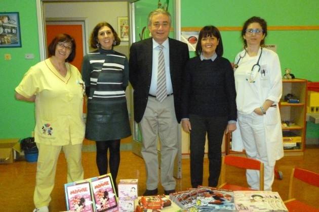 Associazione Papà Separati, figurine Panini ai piccoli in Pediatria all’Oglio Po