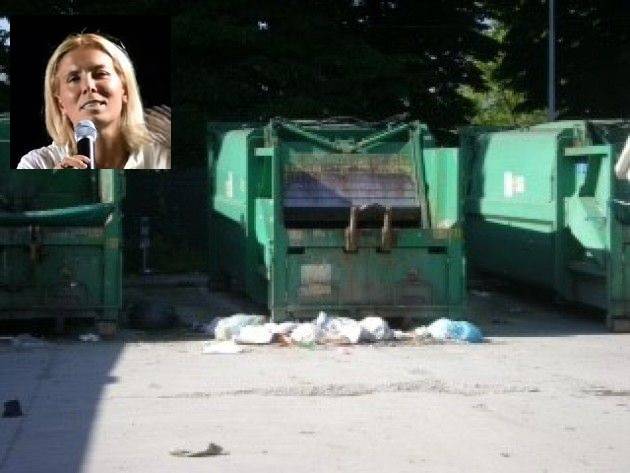  Alessia Manfredini La piazzola dei rifiuti di via dei Cipressi (Cremona)verrà smantellata (Intervista telefonica)