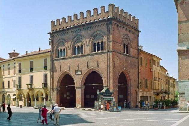 Avviso per la candidatura a Direttore Generale di Servizi per Cremona srl