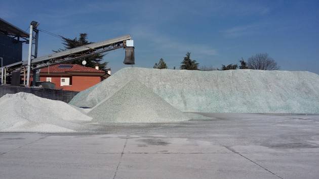 Cremona Differenziata porta a porta funziona : completato il tour negli impianti di riciclo