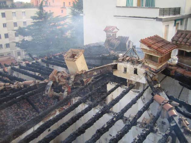 Accadde Oggi 20 febbraio 2003 - 100 morti: Incendio del nightclub The Station durante un concerto del gruppo musicale statunitense Great White