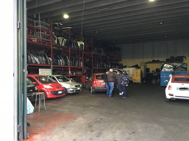 Milano - Furti auto, trovati 60 motori in un magazzino di Settimo Milanese