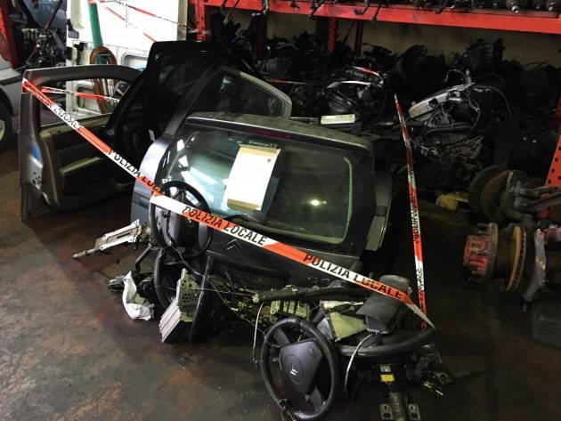 Milano - Furti auto, trovati 60 motori in un magazzino di Settimo Milanese