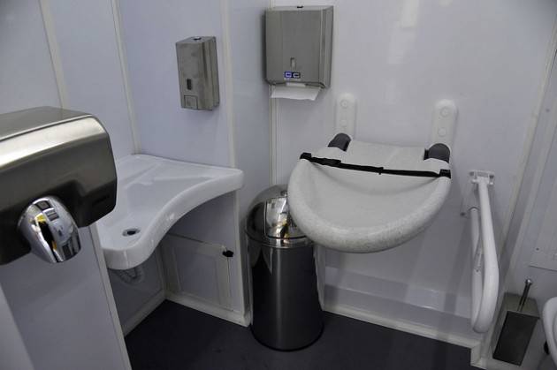 Milano - Ecco il primo toilet bus d'Europa per i grandi eventi di Milano