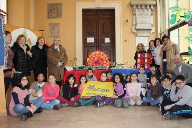 I bambini della Capra Plasio di Cremona primi classificati al concorso Bimbimbici