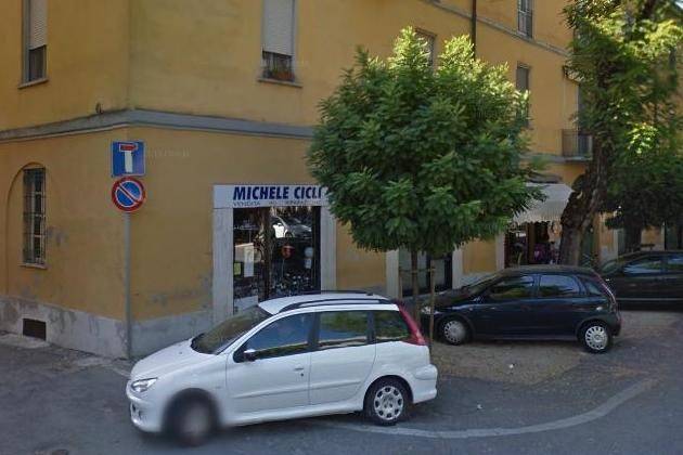 A Cremona fiaccolata per ricordare Michele, si arriverà al negozio Michele Cicli