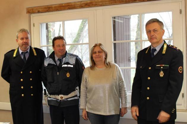 Cremona, un vigile di quartiere alla casetta di Piazza Roma