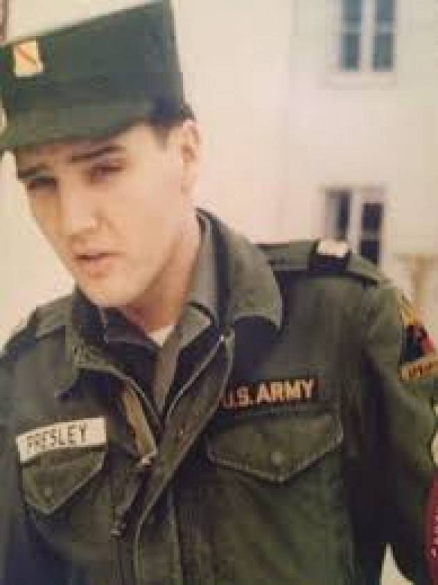1960 - Elvis Presley viene congedato dall'esercito degli Stati Uniti. (video)