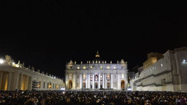 Accadde Oggi 13 marzo 2013 - Viene eletto papa Jorge Mario Bergoglio. La fumata bianca è alle 19.06 (VIDEO)