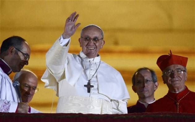19:06 del 13 marzo 2013 la fumata bianca. Viene eletto papa Francesco (Video) 