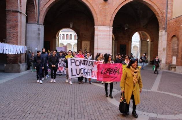 Giornata Memoria vittime delle Mafie Tanti giovani in Cortile Federico II  a Cremona