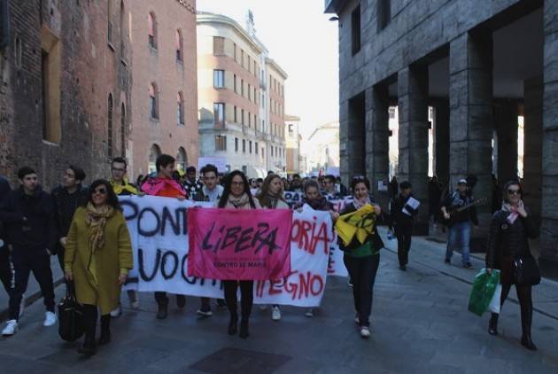 Giornata Memoria vittime delle Mafie Tanti giovani in Cortile Federico II  a Cremona