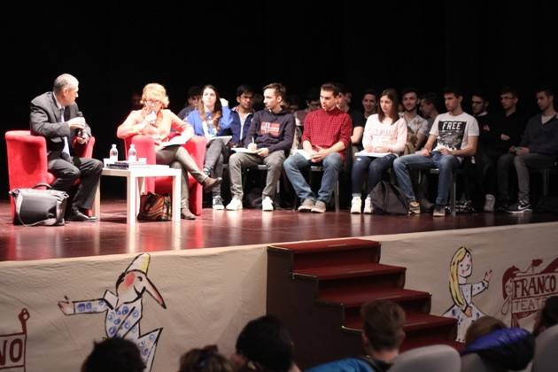 Crema, i giovani a lezione di economia con Carlo Cottarelli