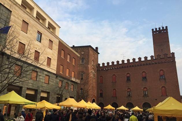 Cremona, ‘Una piazza ai quattro formaggi’: Campagna Amica in Piazza Stradivari