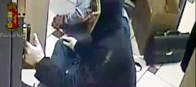 Milano - Rapinavano banche con il Dito di gomma, 3 arresti.
