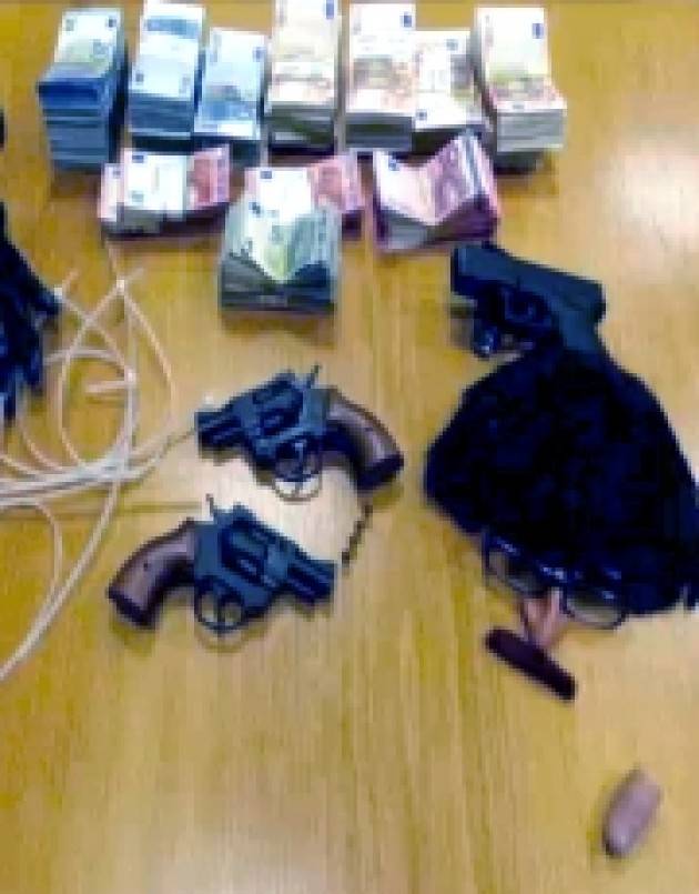 Milano - Rapinavano banche con il Dito di gomma, 3 arresti.